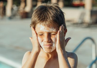 Santé : on peut se passer des crèmes solaires pour le visage